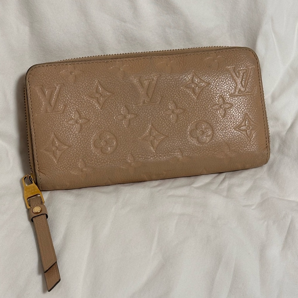 Louis Vuitton Zippy wallet in Turtledove Empreinte Leather